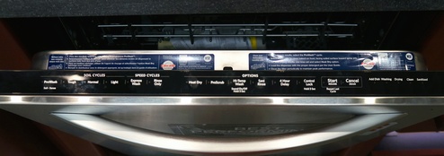 From the concealed control panel, you can program a wash cycle, delay the start of a cycle or set the child lock.